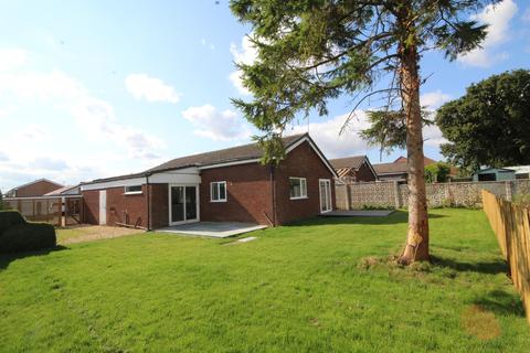 3 bedroom detached bungalow for sale - Fairholme Close, Saughall