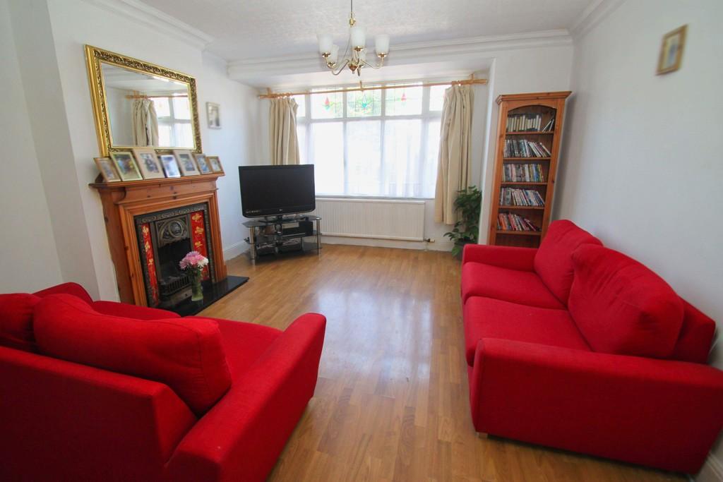 Normanshire Drive, Chingford 3 bed end of terrace house £600,000