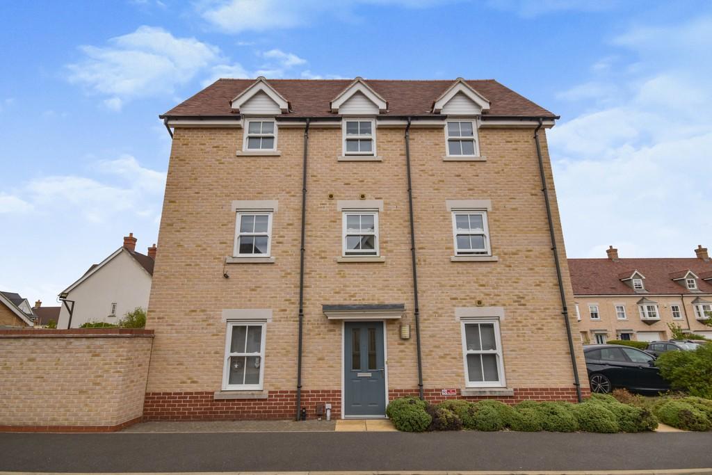 Garrison Parade, Colchester 3 bed end of terrace house £1,500 pcm (£