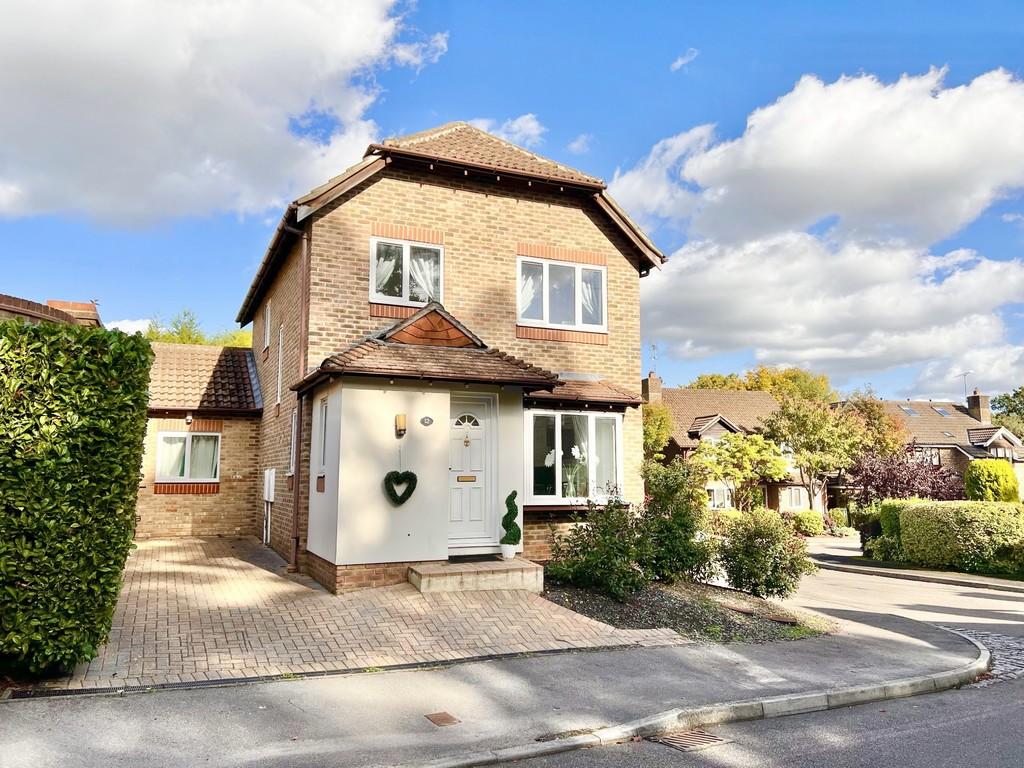 Amber Hill, Camberley GU15 3 bed detached house for sale £525,000