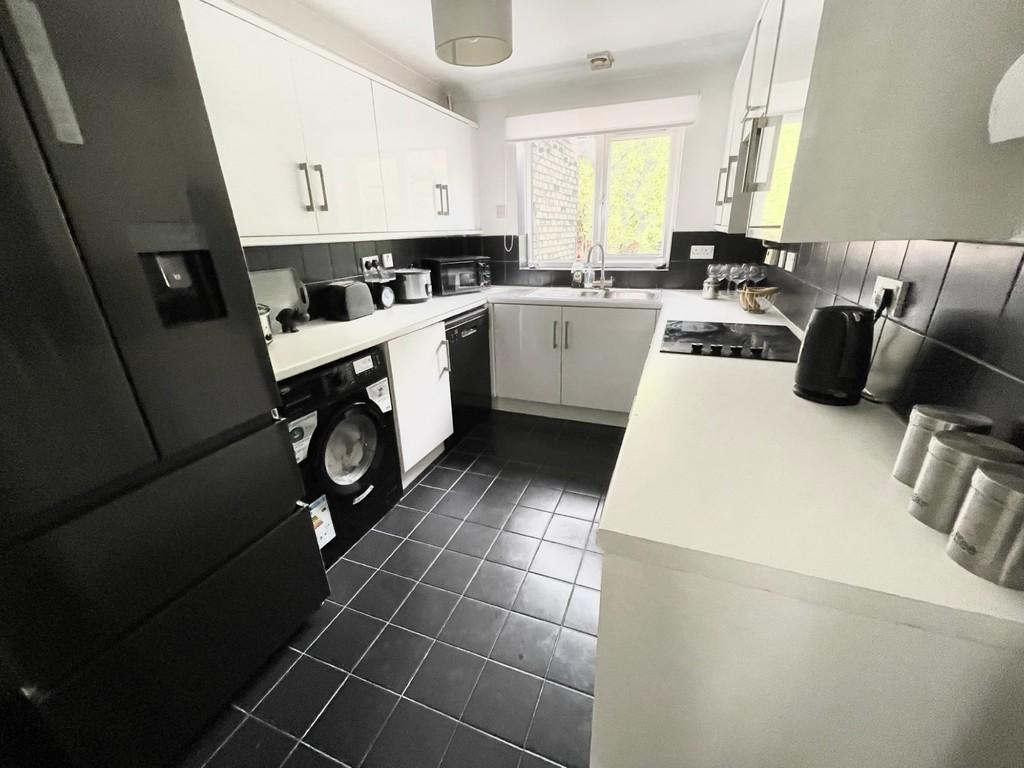 Amber Hill, Camberley GU15 3 bed detached house for sale £525,000