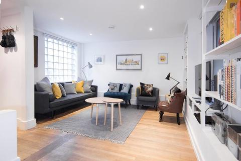 3 bedroom end of terrace house to rent - Bacon Street, Shoreditch, London