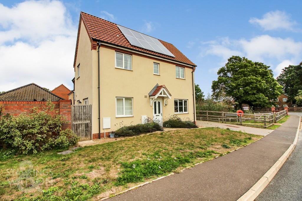 Maurecourt Drive, Brundall, Norwich 3 bed semidetached house £270,000