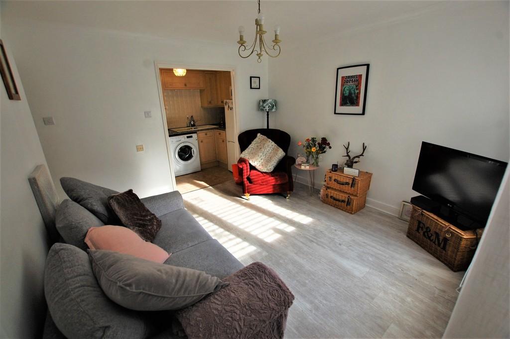 Larks Ridge, Chiswell Green 1 bed ground floor £1,100 pcm (£254 pw)