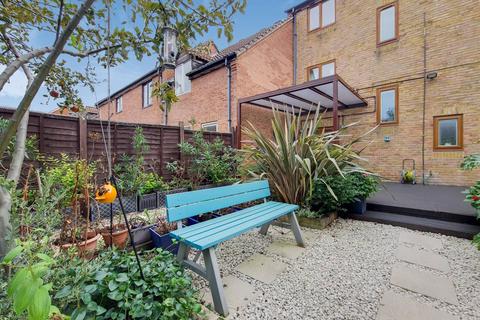 29 Remington Road, London, E6 5SW