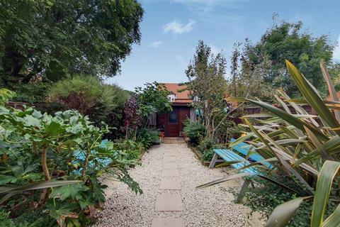 29 Remington Road, London, E6 5SW