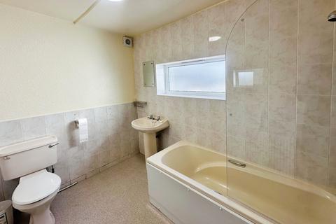 2 bedroom flat to rent, Manchester Road, Little Hulton, M38