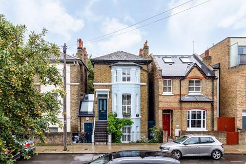 4 bedroom terraced house to rent, Starfield Road W12