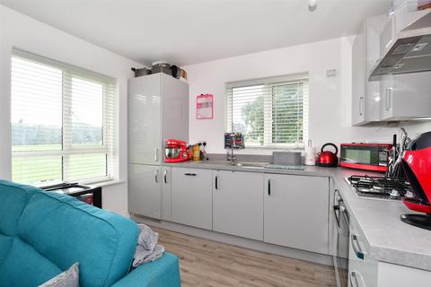 2 bedroom flat for sale - Bedivere Road, Crawley, West Sussex