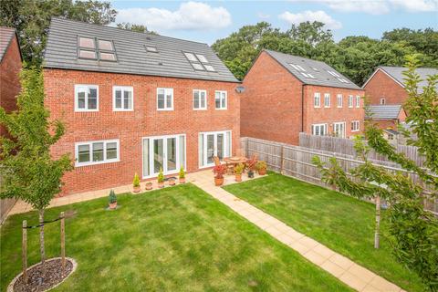 18 Bloomfield Crescent, Doseley, Telford, TF4 3FL