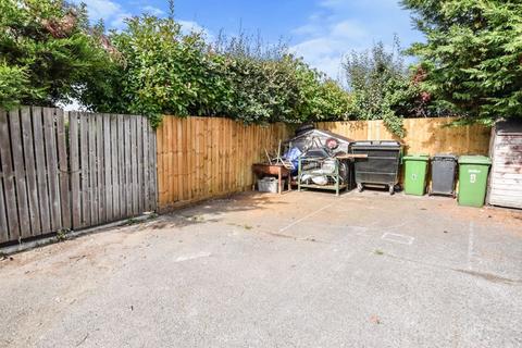 4 Chantry Meadow, Exeter, EX2 8FF