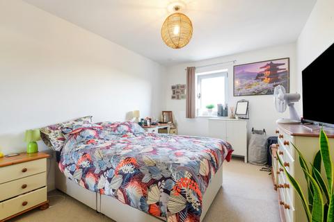 2 bedroom apartment for sale - Blackberry Court, Queen Mary Avenue, London, E18