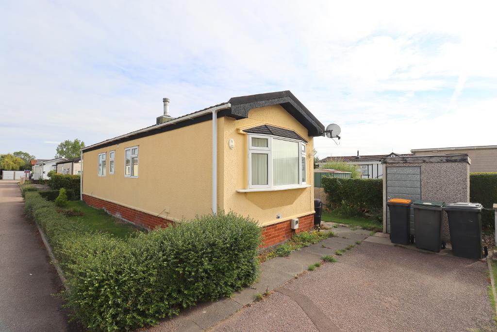 Ash Grove, Wilstead, Bedfordshire, MK45 3WA 2 bed park home for sale
