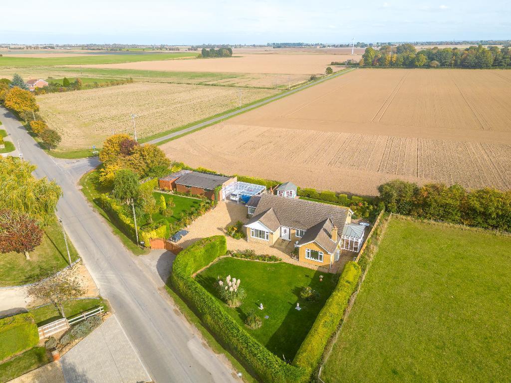Lutton Gowts, Long Sutton, Spalding, Lincs, PE12 9LQ 4 bed detached