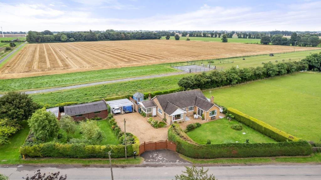 Lutton Gowts, Long Sutton, Spalding, Lincs, PE12 9LQ 4 bed detached