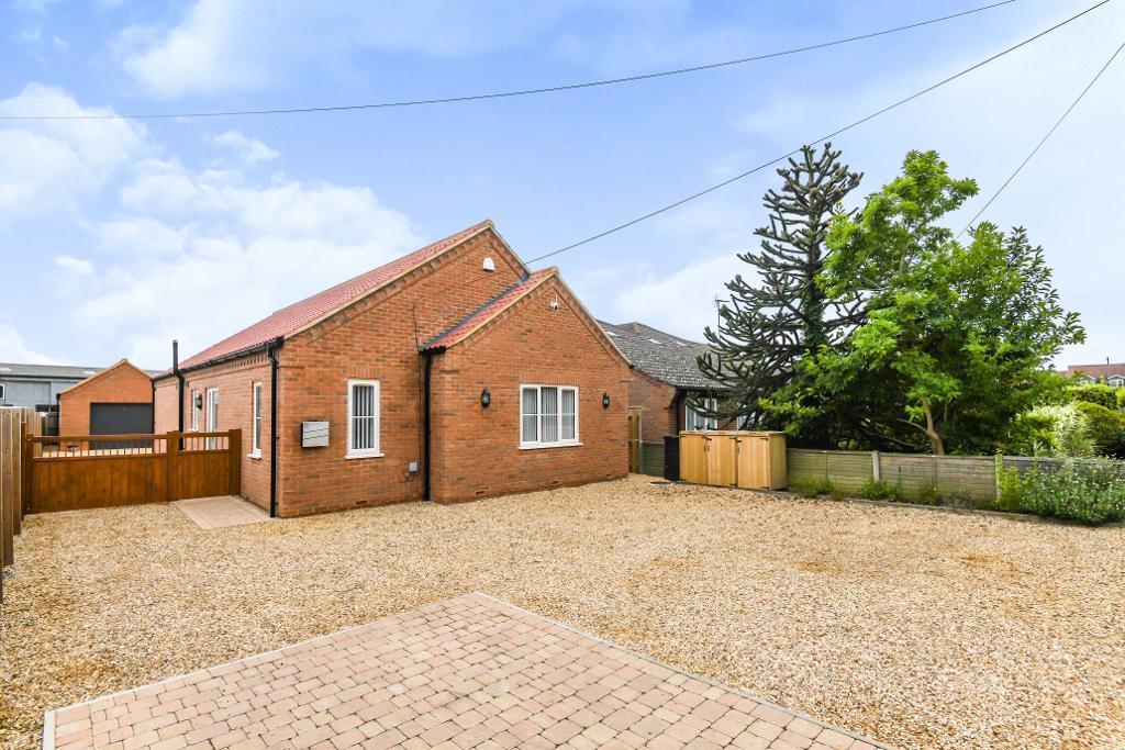 Ladys Drove, Wisbech, Cambs, PE14 8DF 3 bed detached bungalow