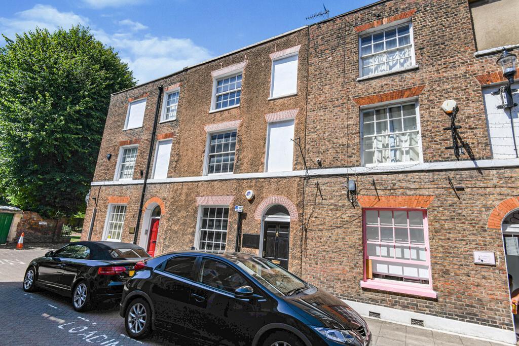 Market Street, Wisbech, Cambs, PE13 1EX 4 bed terraced house £220,000