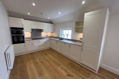 2 bedroom flat to rent, St. Johns Street, Chichester