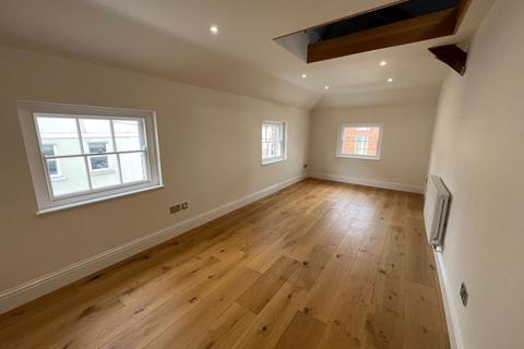 2 bedroom flat to rent, St. Johns Street, Chichester