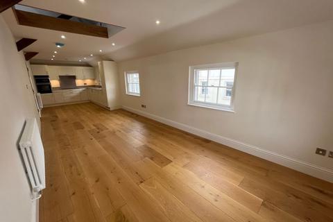 2 bedroom flat to rent, St. Johns Street, Chichester