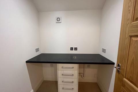 2 bedroom flat to rent, St. Johns Street, Chichester