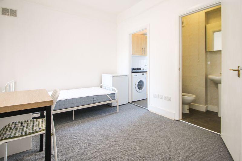 Vaughan Road, Harrow Studio to rent £775 pcm (£179 pw)