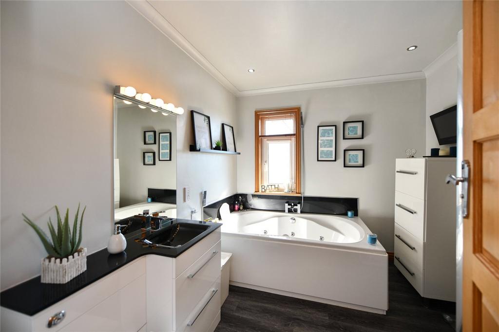 Master En-Suite