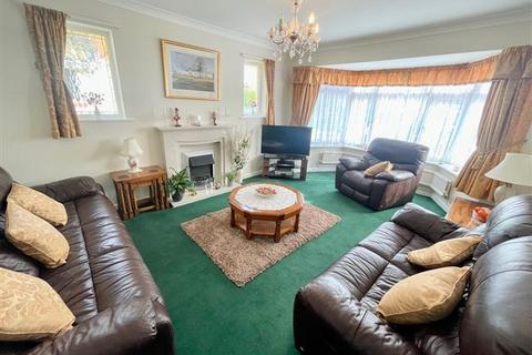 17 Thakeham Drive, Goring By Sea, Worthing, BN12 5AX