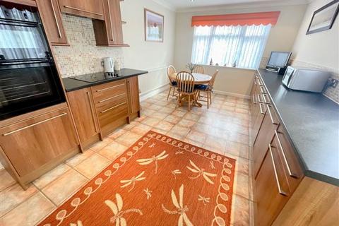 17 Thakeham Drive, Goring By Sea, Worthing, BN12 5AX