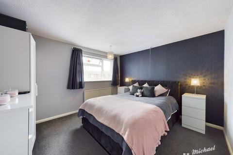 16 Ashbourne End, Aylesbury, HP21 8BE