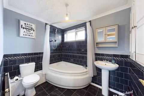 16 Ashbourne End, Aylesbury, HP21 8BE