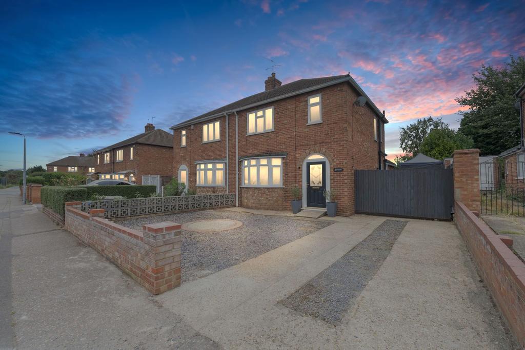 Southfields Drive, Stanground, PE2 3 bed semidetached house for sale