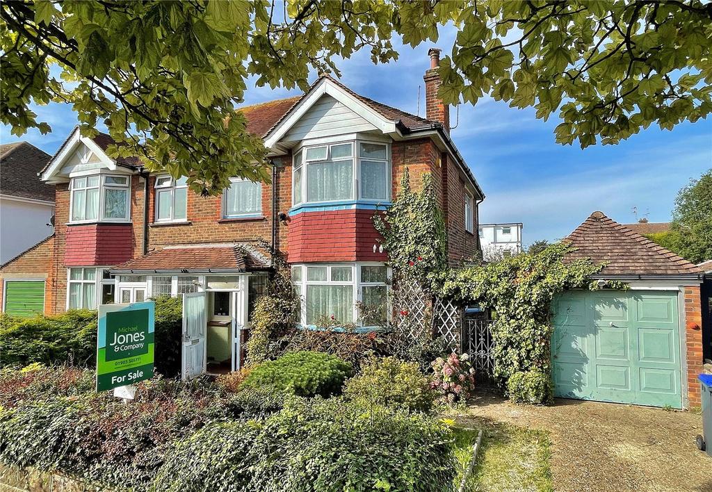 V Avenue, Worthing, West Sussex, BN11 3 bed semidetached house