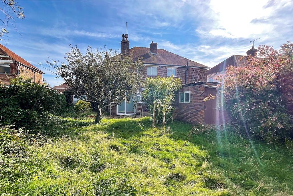 V Avenue, Worthing, West Sussex, BN11 3 bed semidetached house