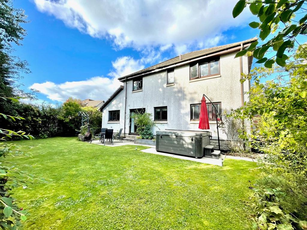 4 Courcelles Court, Kinross, KY13 4 bed detached house £1,350 pcm (£