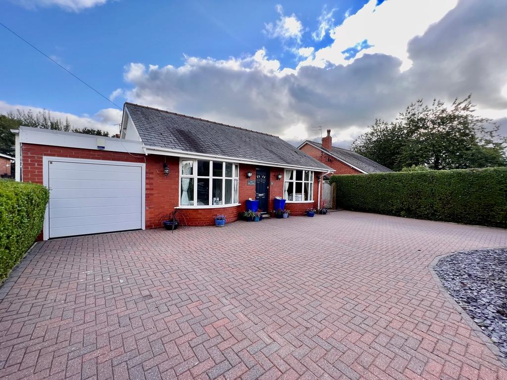 Chain House Lane, Whitestake, Preston, PR4 3 bed detached bungalow for