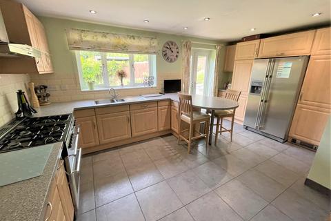 4 bedroom detached house for sale - Harris Close, Wootton, Northampton, NN4