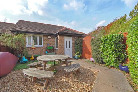 3 bedroom bungalow for sale - Greenhill Close, Loughton, MK5