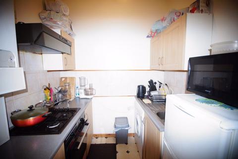 Studio to rent - Clarence Road, Bounds Green, N22