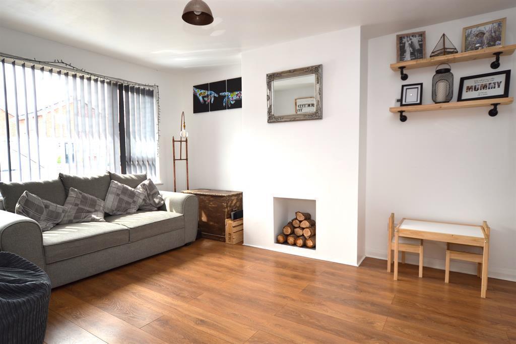 Caernarvon Road, Hatherley, Cheltenham, GL51 3JR 3 bed semidetached house £1,350 pcm (£312 pw)