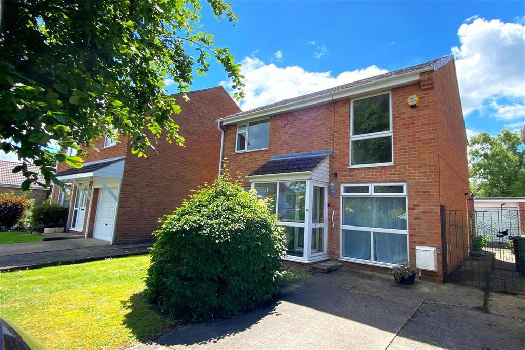 St. Nicholas Drive, Cheltenham, GL50 4RY 4 bed detached house £415,000