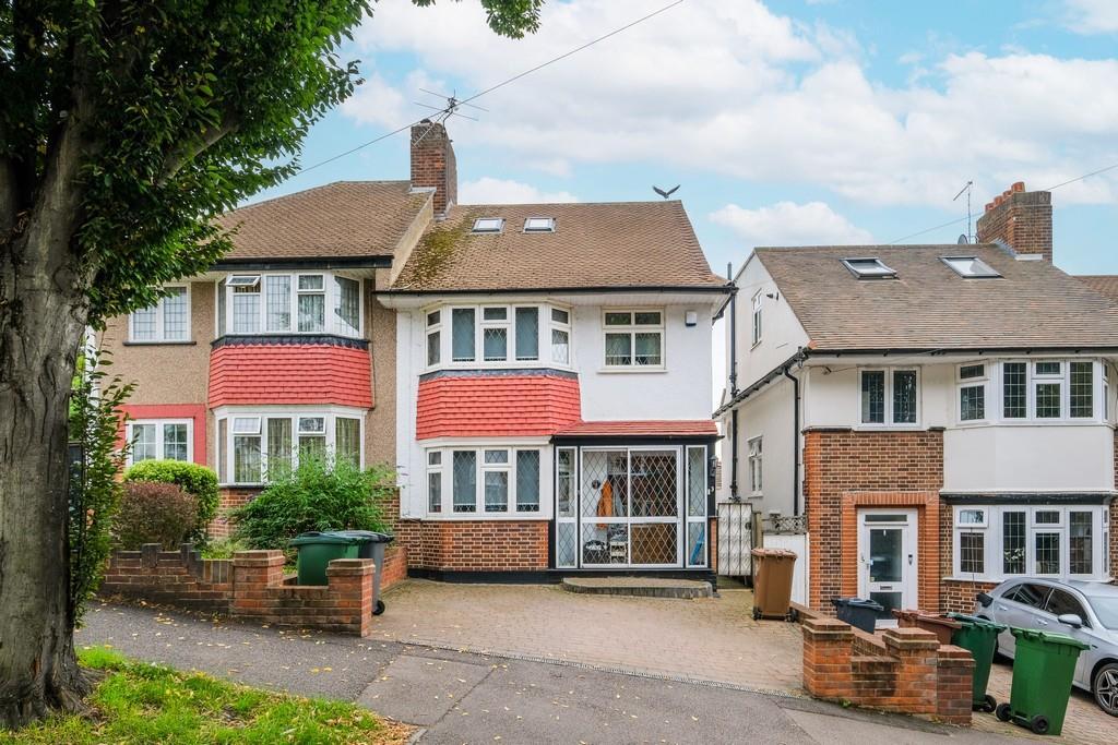 Heriot Avenue, Chingford E4 4 bed house for sale £675,000