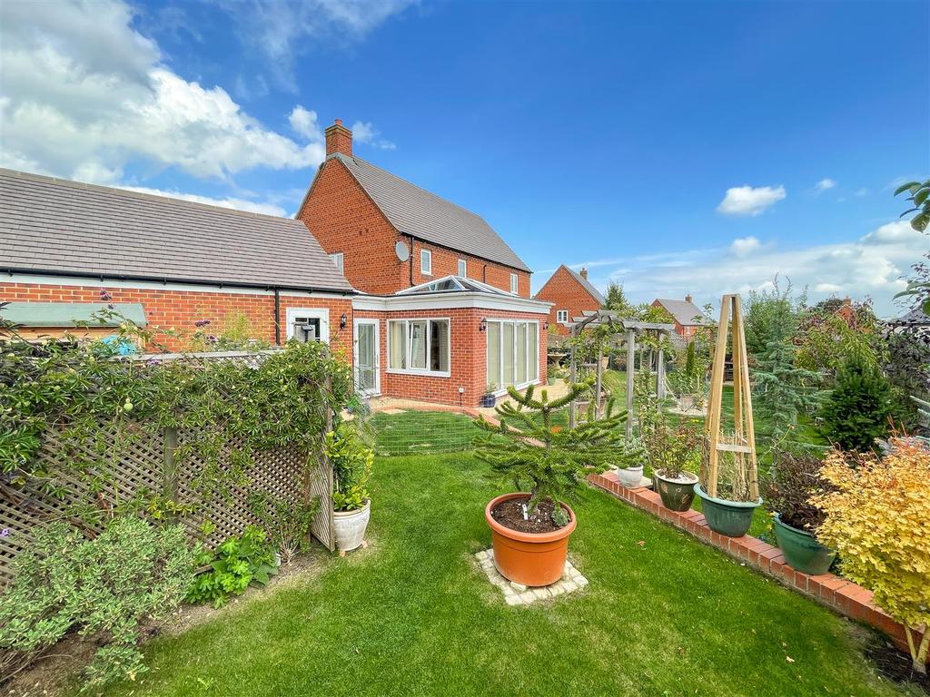 Pippin Drive, Welland, Malvern 4 bed detached house £550,000