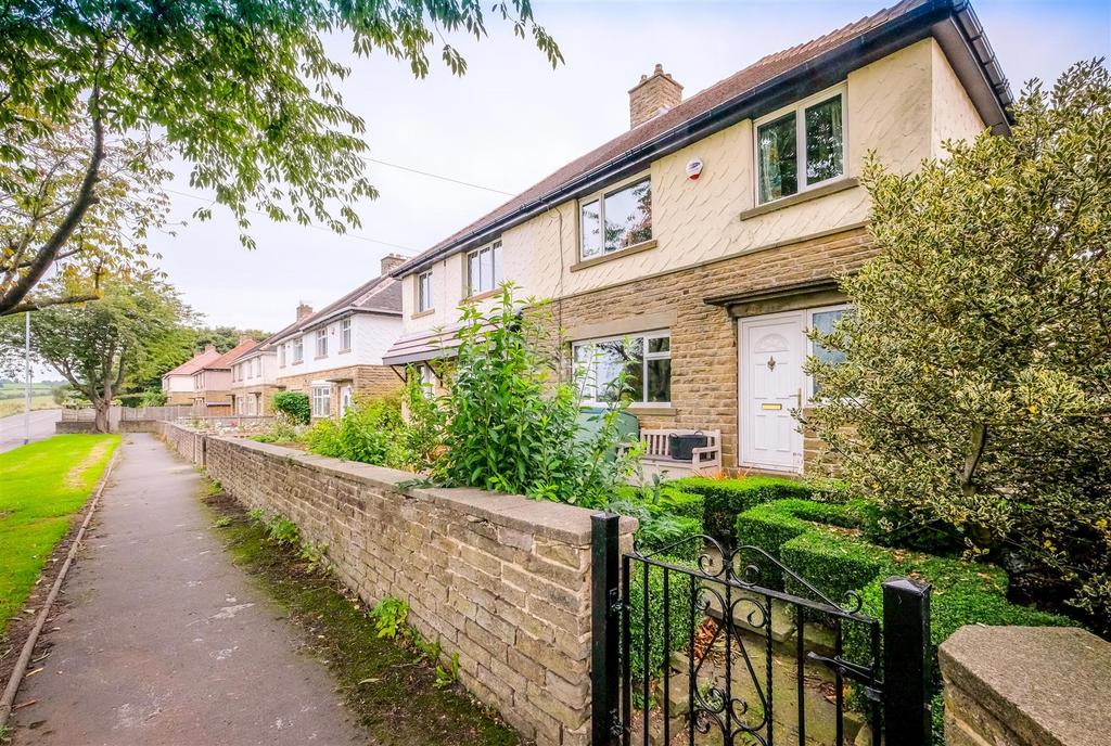 Highmoor Lane, Brighouse 3 bed semidetached house £180,000
