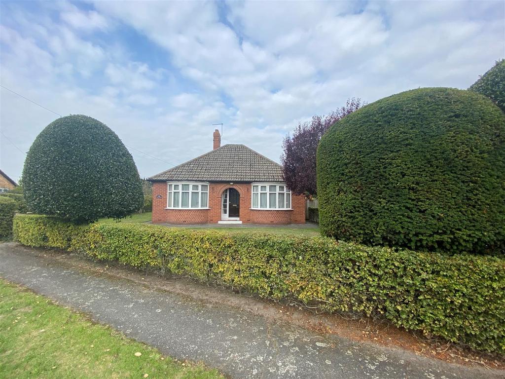 24, Sutton Lane, Barmby Moor 2 bed detached bungalow for sale £275,000