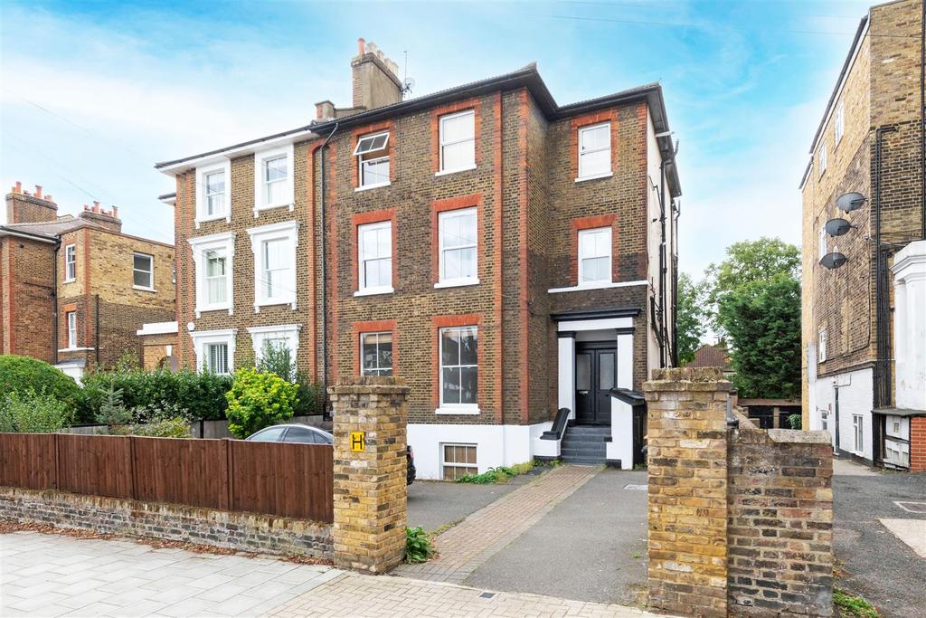 Wimbledon Park Road, Southfields 2 bed flat £2,250 pcm (£519 pw)