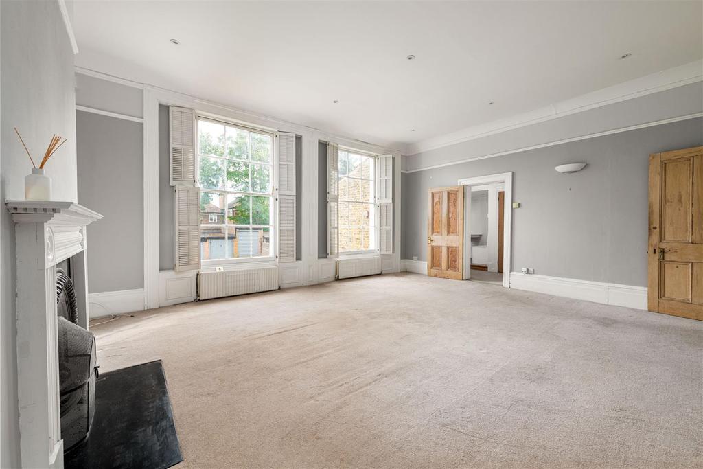 Wimbledon Park Road, Southfields 2 bed flat £2,250 pcm (£519 pw)