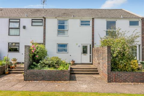 66 Fields Court, Warwick, CV34 5HP