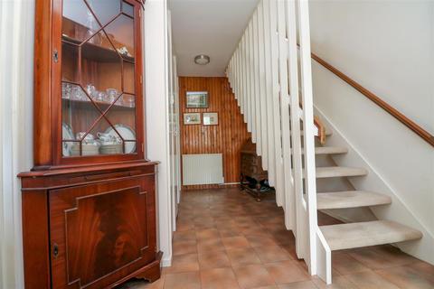 66 Fields Court, Warwick, CV34 5HP