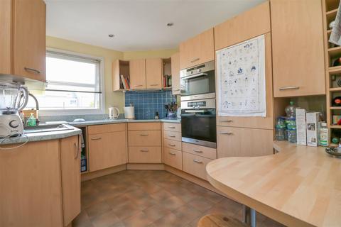 66 Fields Court, Warwick, CV34 5HP